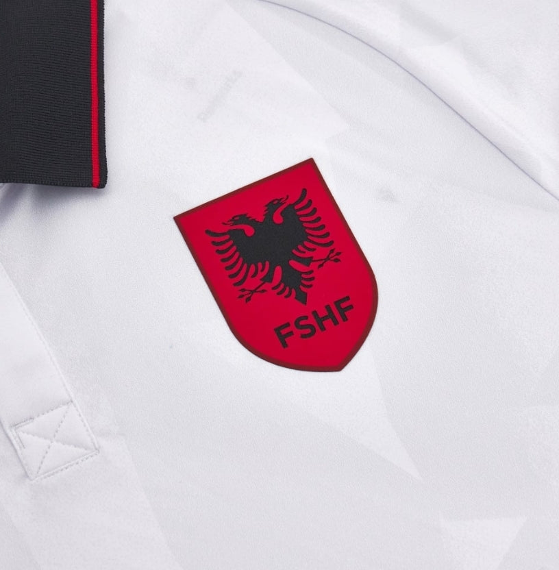 Albanien Fanpaket 2024: Auswärtstrikot mit gratis Fan-Tröte & Handflagge – nur 54,99€!